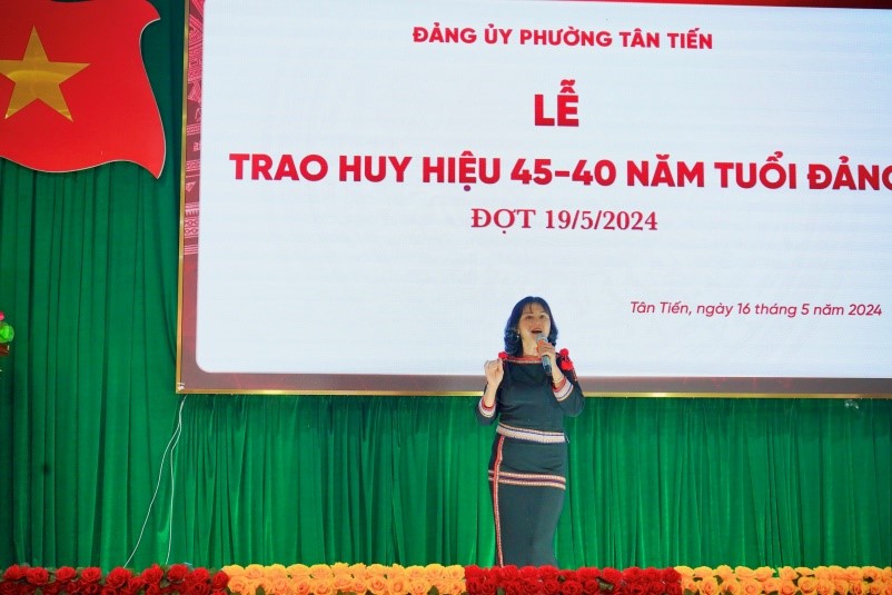 3.4. TRAO HUY HIEU DANG 19.5